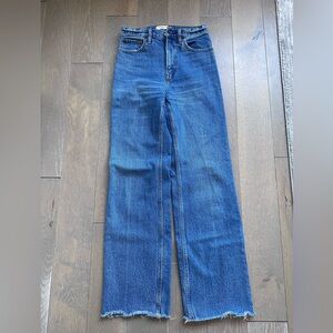 Abercrombie & Fitch 90s Relaxed High Rise Jean